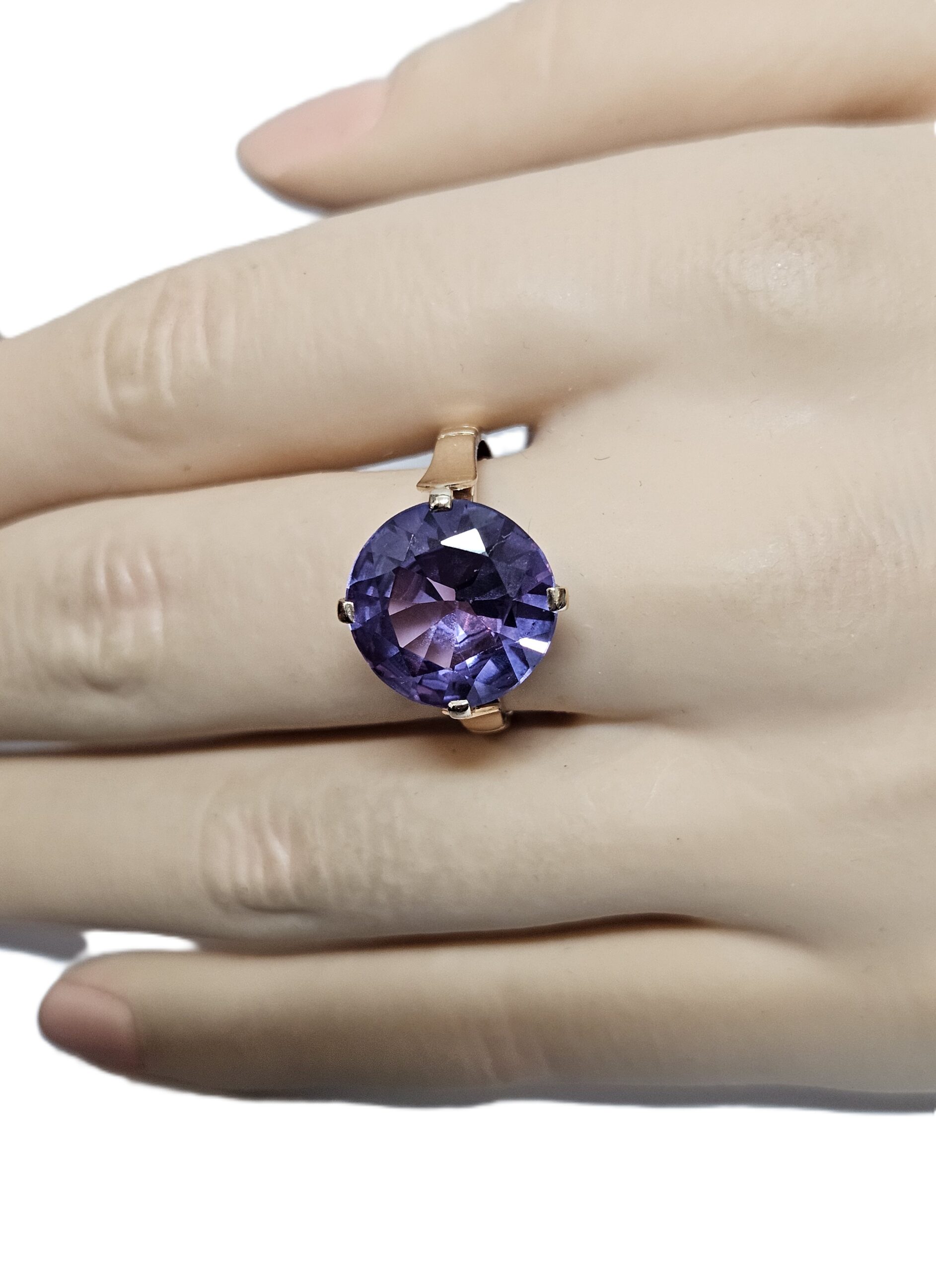 9ct Rose Gold Synthetic Colour Change Alexandrite Dress Ring Size Q1/2 Valuation $2650.00AUD
