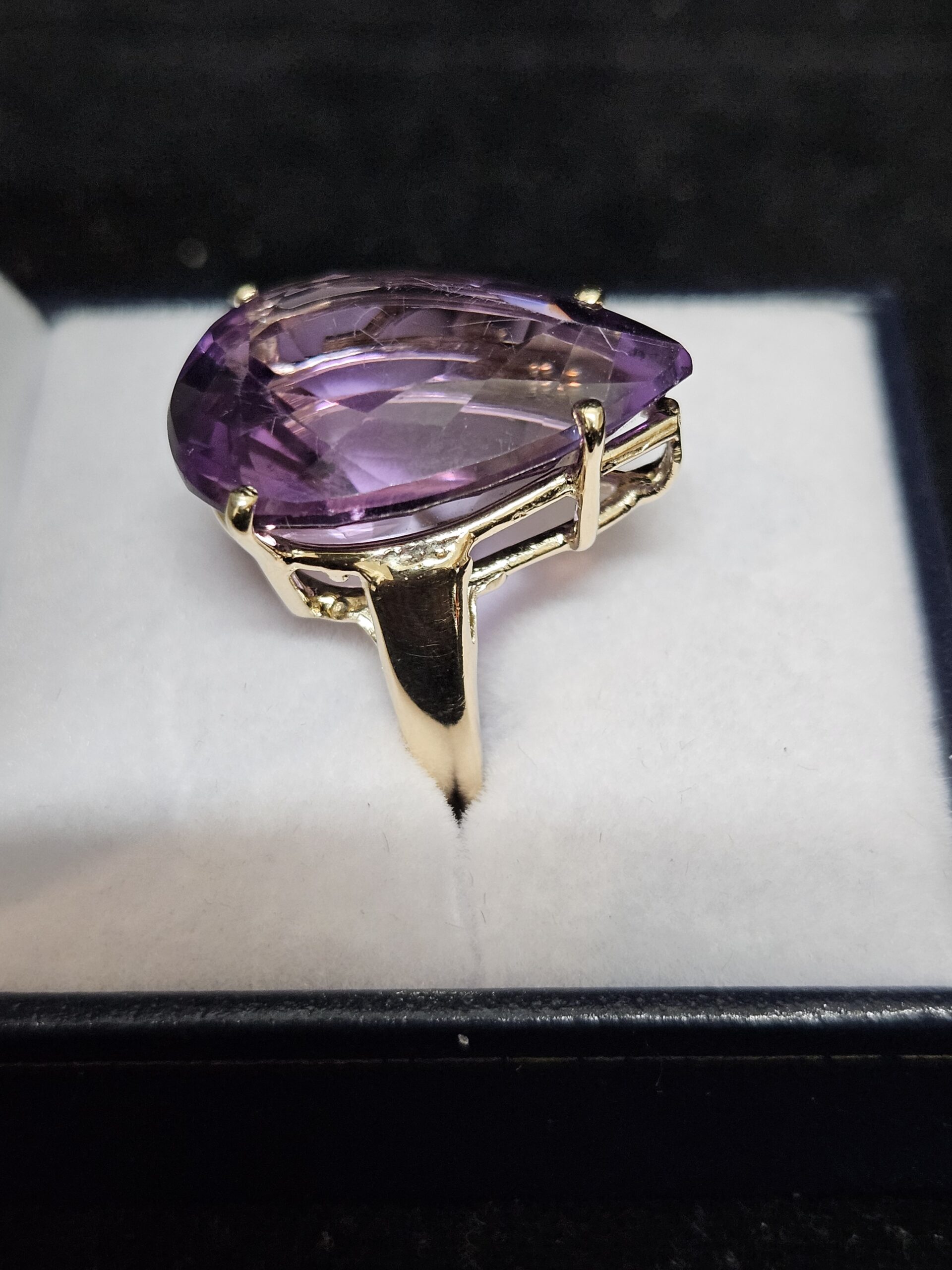 14ct Yellow Gold 17.66ct Pear Shape Amethyst Cocktail Ring Size J Valuation $4000.00 - Image 4