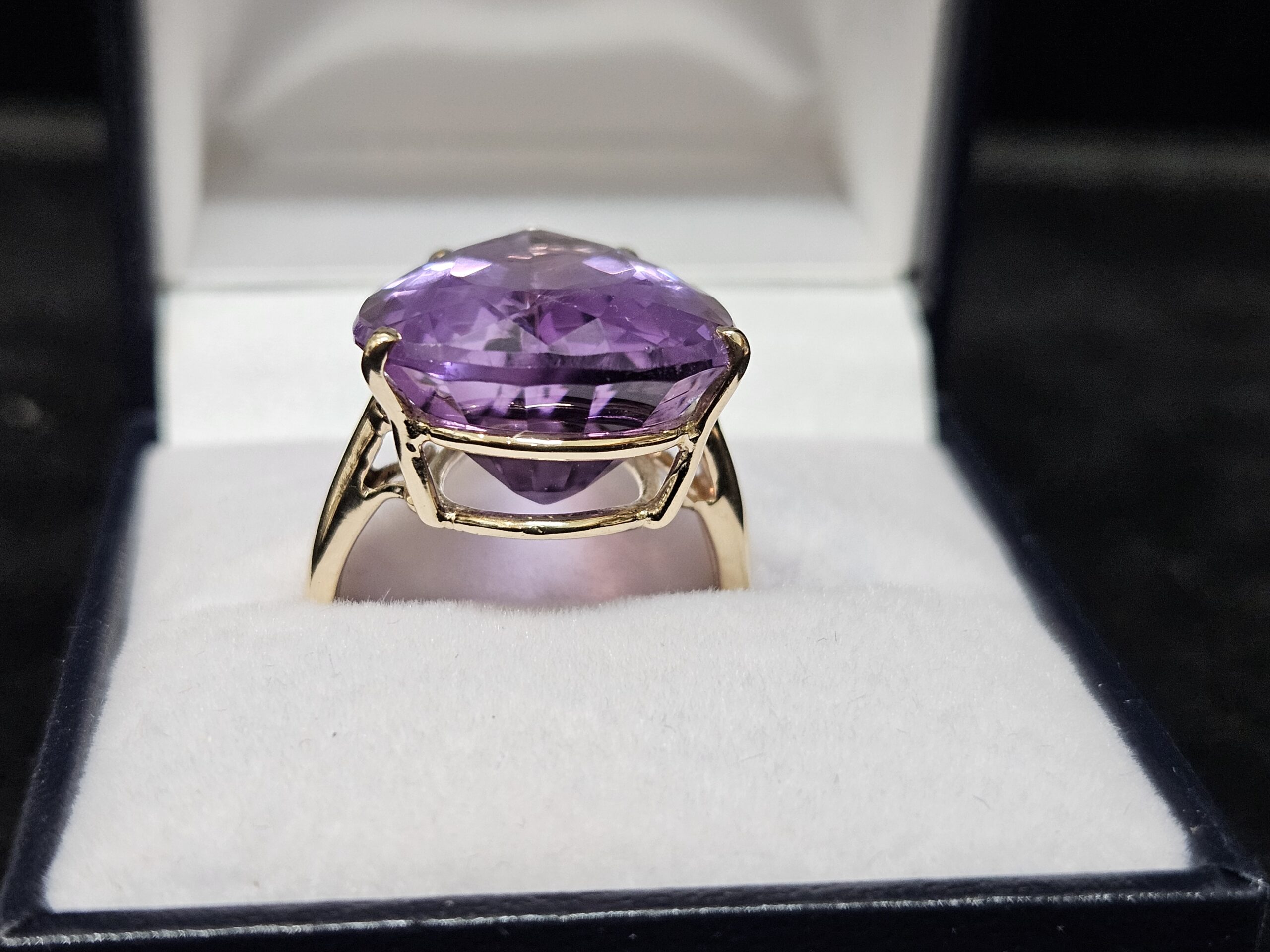 14ct Yellow Gold 17.66ct Pear Shape Amethyst Cocktail Ring Size J Valuation $4000.00 - Image 6