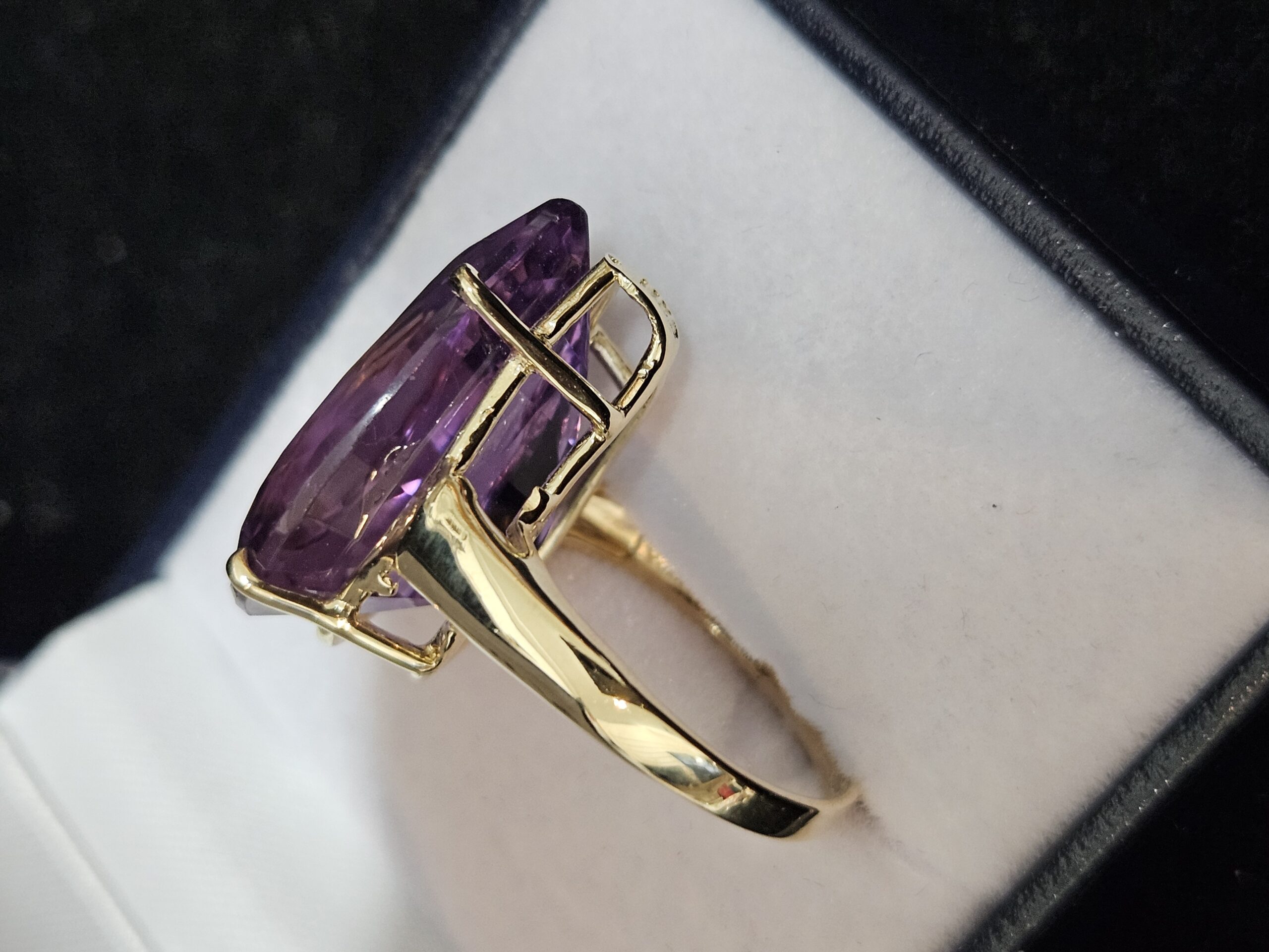 14ct Yellow Gold 17.66ct Pear Shape Amethyst Cocktail Ring Size J Valuation $4000.00 - Image 7