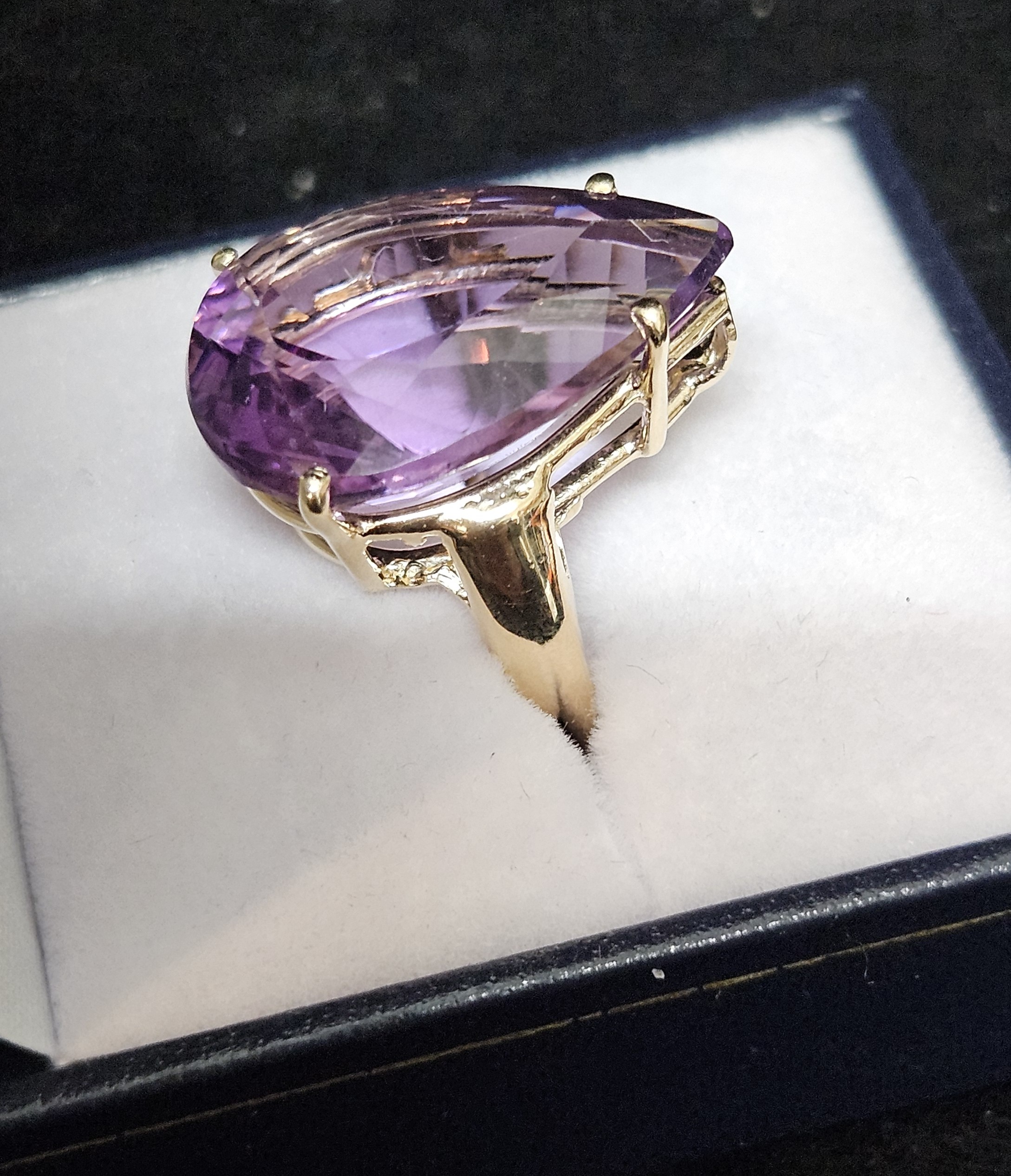 14ct Yellow Gold 17.66ct Pear Shape Amethyst Cocktail Ring Size J Valuation $4000.00 - Image 8