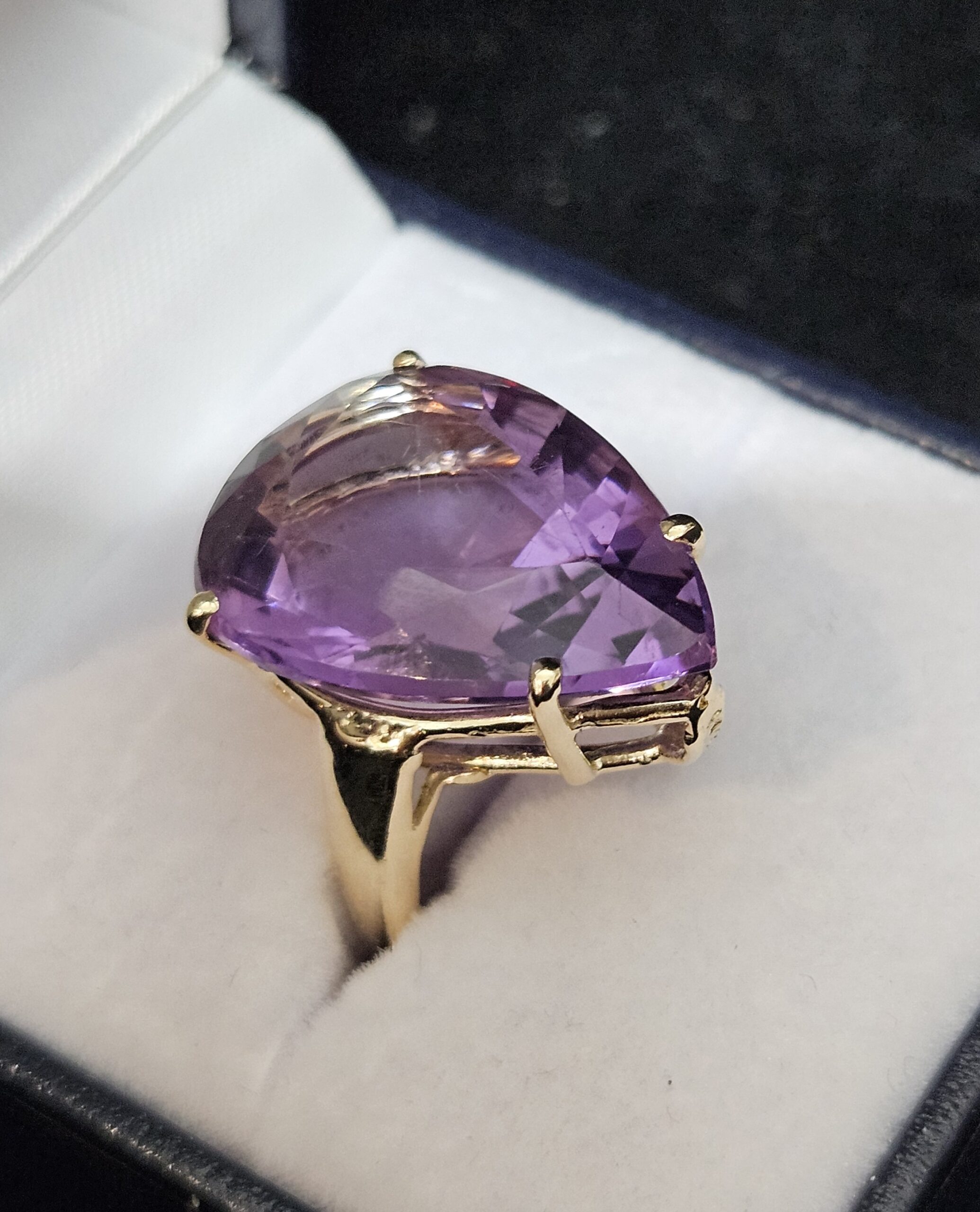 14ct Yellow Gold 17.66ct Pear Shape Amethyst Cocktail Ring Size J Valuation $4000.00 - Image 10