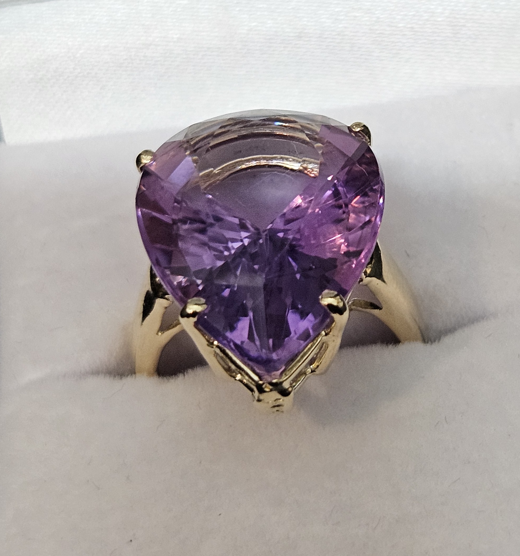 14ct Yellow Gold 17.66ct Pear Shape Amethyst Cocktail Ring Size J Valuation $4000.00 - Image 11
