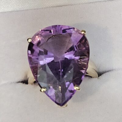 14ct Yellow Gold 17.66ct Pear Shape Amethyst Cocktail Ring Size J Valuation $4000.00