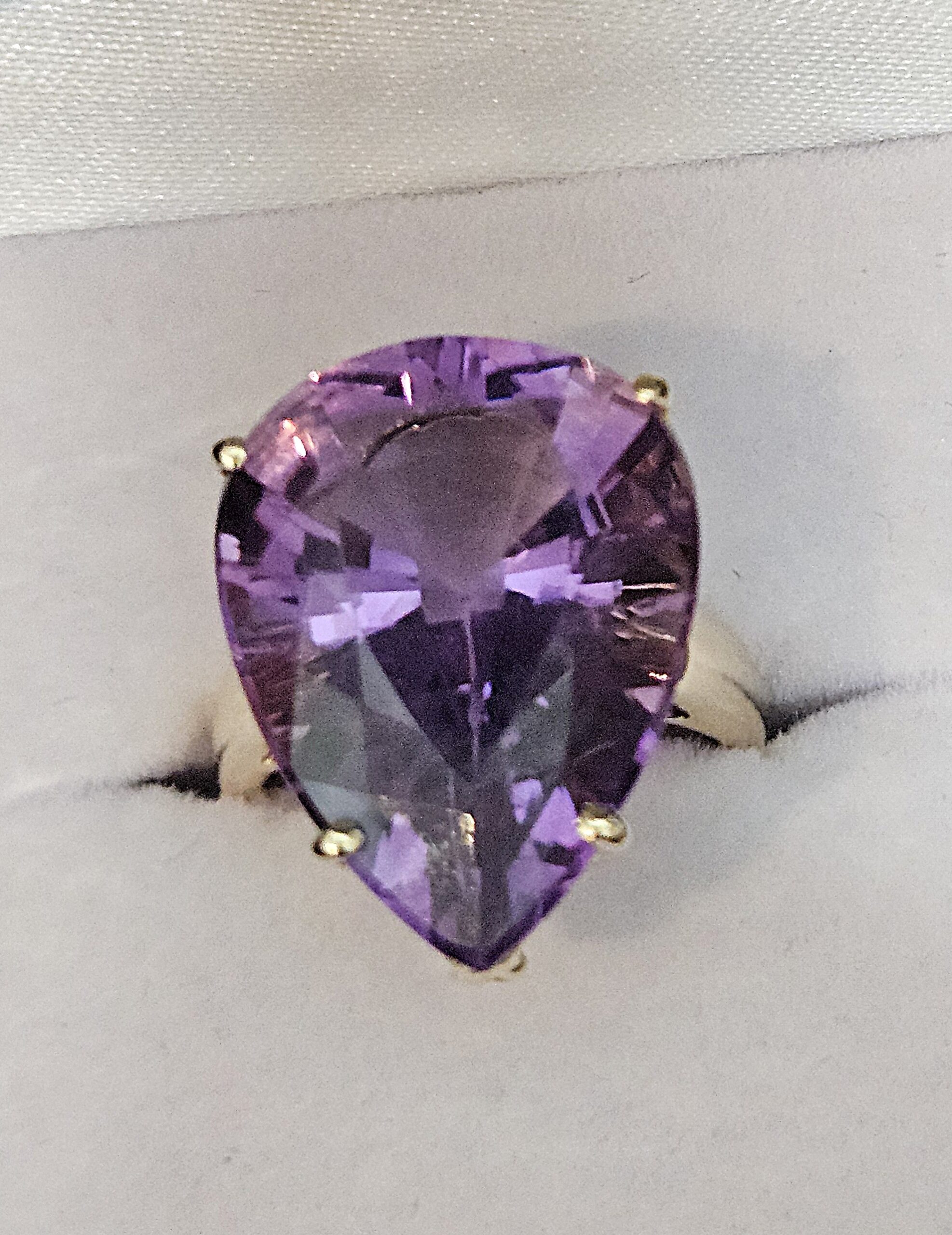 14ct Yellow Gold 17.66ct Pear Shape Amethyst Cocktail Ring Size J Valuation $4000.00